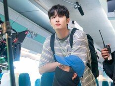 김재원, ♥김고은 향한 매너손…B컷 꿀 떨어져 (유미의 세포들3)