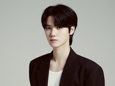 크래비티 민희, KIA 타이거즈 시구 재출격…‘승리 요정’ 영광 이을까