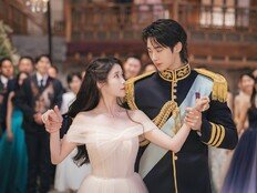 아이유·변우석, 왈츠 신 온다…계약결혼 클라이맥스 (대군부인)
