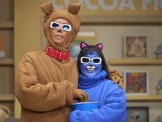 신성록 ‘SNL 8’서 봉인 해제, ‘깨톡개’로 광기 어린 코미디 투혼
