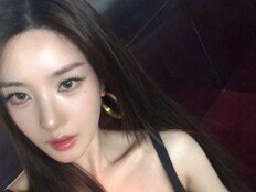 권은비 파격 뒤태…올여름 ‘워터밤’ 또 난리날 듯 [DA★]