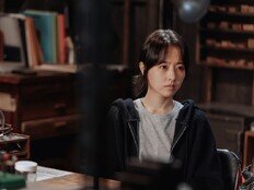 박보영, 금괴 쥐었다…‘골드랜드’, 강렬한 출발 [OOTD]