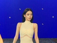 카리나, 마네킹 압승하는 밀착 수트…비현실적 라인 [DA★]