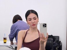 송혜교, ‘엄마 모드’ ON…반려견 품에 안고 여신 비주얼 [SD셀픽]