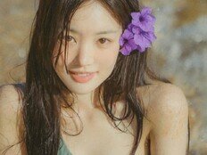 이유비 수영복에 꽃 꽂고…청춘+섹시 ‘신비로워’ [DA★]