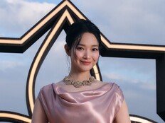 신민아, 모로코서 빛난 ‘핑크 드레스 여신’