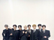 크래비티 이렇게 섹시했나…신곡 ‘AWAKE’ 수트댄스 색다른 매력