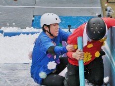 걸그룹 나왔는데… 멤버들 바지 벗기고 붙들고 난리 (런닝맨)