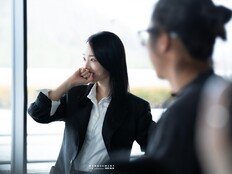 신혜선, 딱밤 한 방 터졌다…직장인 사이다 제대로 쐈다 (은밀한 감사)