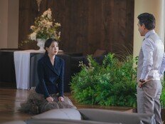 아이유, 변우석 지키려 무릎 꿇었다…父 조승연에 눈물 호소 (대군부인)