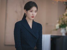 아이유, 변우석 위해 무릎까지 꿇다? 눈물로 호소 (21세기 대군부인)