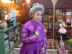 ‘K-전천당’의 탄생…라미란 “판타지 도전, 흰 머리 올리니 자신감 생겨”