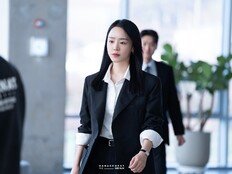 신혜선 수트룩 화제…직장인 홀린 ‘주인아 스타일’