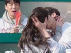 ‘대군부인’ 아이유♥변우석, 국민 앞 키스타임…왕관 벗고 해피엔딩