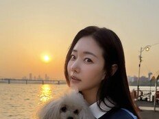 ‘체납 이슈’ 김사랑, 한강서 남긴 한마디…“상황에 흔들리지 말고” [SD이슈]