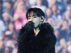 “BTS 뷔는 진짜 왕”…美 빌보드 진행자도 놀랐다