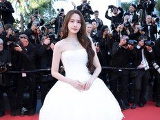 임윤아, 융프로디테 맞네 맞아…칸 수놓은 여신 자태 