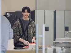 변우석, 역사왜곡 사과 하루 만에 공식석상…‘유재석 캠프’서 재차 사과