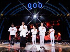 god, K팝 최초 10000일 기념…테마파크 접수한 ‘하늘색 풍선’