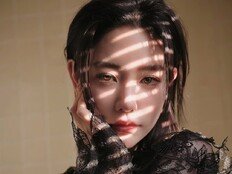 클라라 노출 없는데도 아찔… 블랙 의상 속 파격美 [DA★]