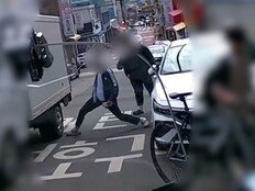 “차 빼지 마”…신차 가둔 황당 보복, 결국 지게차 등장 (한블리)