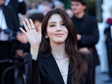 한소희, 재킷 사이 드러난 한줌 허리…칸 뒤집었다