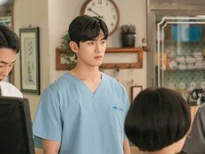 홍민기, 비주얼 칭찬에 쑥스러운 고백…감독이 대신 극찬 (닥터 섬보이)
