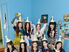트와이스, 美 AMA서 ‘베스트 여성 K팝 아티스트’ 수상 쾌거