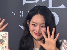 ‘♥김우빈’ 신민아, 영화관 밝힌 미모…“나만 늙었네” [SD셀픽]