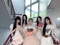 웅장해진 ‘아일릿 코어’… 대학가와 숏폼 휩쓴 테크노 신드롬