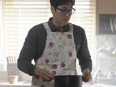 소지섭, 꽃무늬 앞치마 두르고 주부 9단 포스…딸 바보 아빠 변신 (김부장)