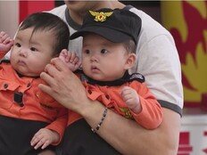 강단둥이, 母 임라라 살린 구급대원 품에 쏙…뭉클 재회 (슈돌)