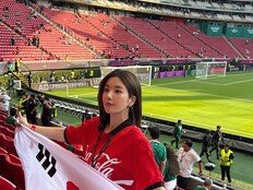 ‘워터밤 여신’ 권은비, 이번엔 멕시코서 포착…“대한민국 가자” [DA★]
