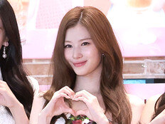 사나, 수영복인 줄…과감한 하의실종룩에 시선 강탈
