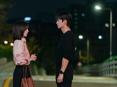 서인국♥박지현, 초밀착 스킨십→눈맞춤 포착 (내일도 출근!)