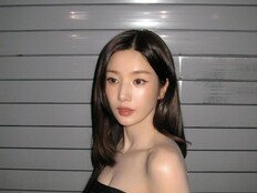 권은비, 시스루 드레스도 완벽 소화…우아美 폭발 [DA★]