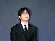 마크, 인종차별 상징 의상 논란 사과…“책임 통감”