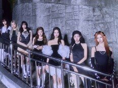 앳하트 ‘Say It’ 콘셉트 포토 공개… 스트리트 감성 더한 반전 드레시 룩