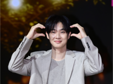 최우식, 파리서 ‘흑인 팬 패싱’ 의혹…반박 영상에 갑론을박 [SD이슈]