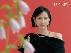 ‘♥김무열’ 윤승아, 오랜만의 화보…우아함 극대화한 럭셔리 비주얼