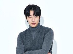 류준열, 갤럭시코퍼레이션으로 이적…‘지디·송강호 한솥밥’[공식]