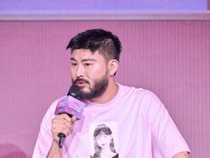 ‘모태솔로2’ 카더가든, 강한나 얼굴 프린팅 티셔츠 입고 등장…“위인 강한나, 존경의 표시”