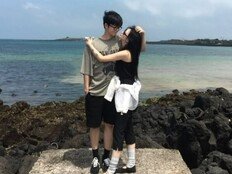 그리, ♥여자친구와 제주 데이트 공개…머리 쓰다듬는 달달 스킨십