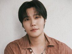 이현, 빅히트 뮤직과 또 재계약…19년 의리 이어간다