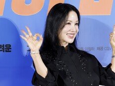 ‘오케이 마담 2’ 엄정화 ‘여성 프랜차이즈 영화 시대’ 연다