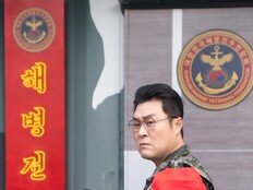 윤경호, 웃기기만 한 줄 알았더니…‘김부장’ 액션까지 터졌다