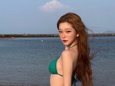 빌리 츠키, 비키니에 스커트 걸치고…과감 자태 [DA★]