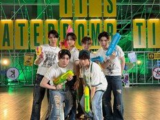 킥플립, 데뷔 첫 ‘워터밤’ 접수…‘차세대 무대 장인’ 존재감