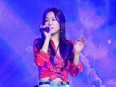 소유, 부친상 비보…모든 일정 중단하고 빈소 지켜