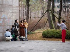 문소리 투혼, 바닥 껌 떼고 동네 엄마들과 한판 (아파트)